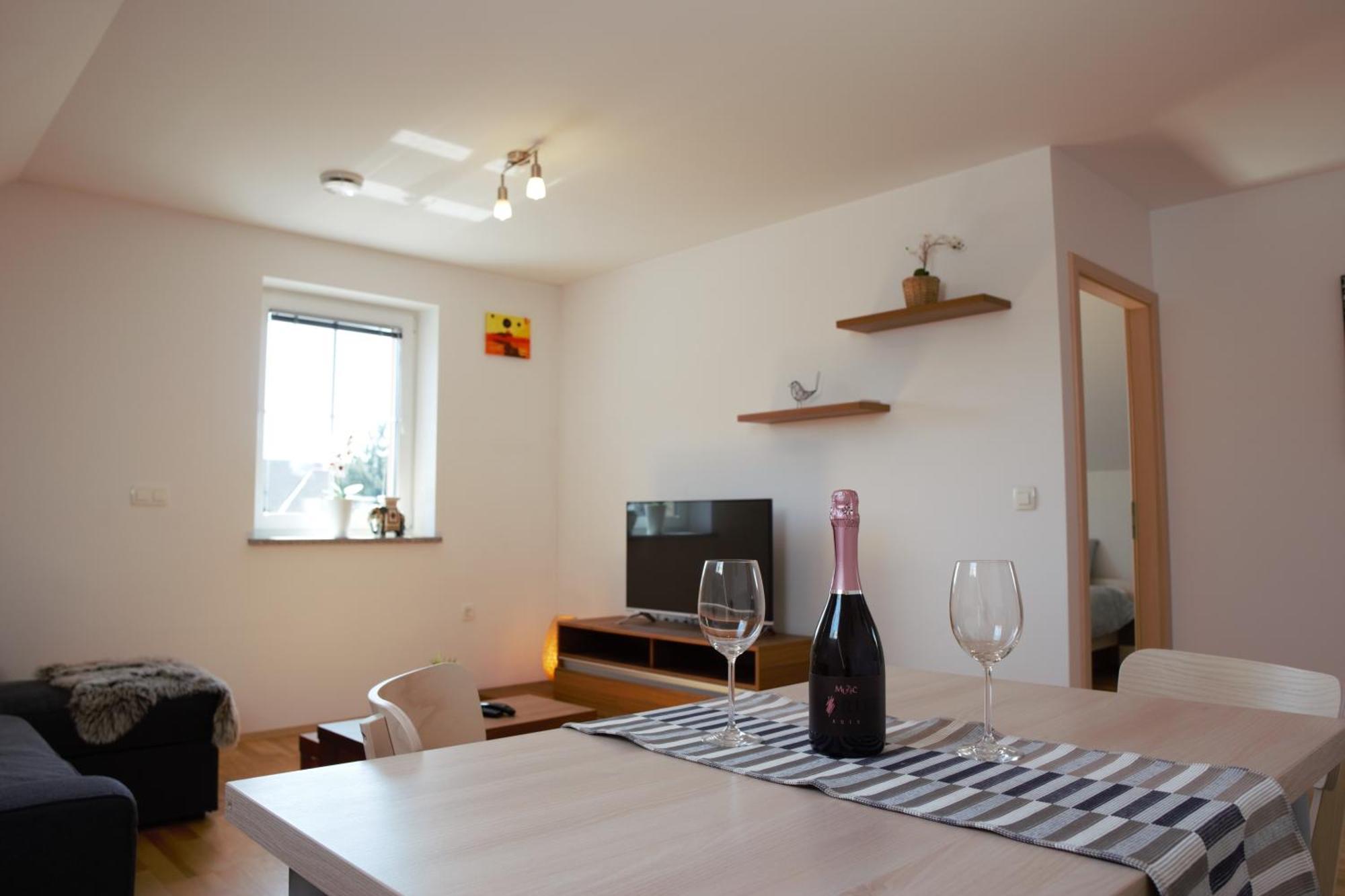 Domen'S Cozy Rentals Κραν Εξωτερικό φωτογραφία